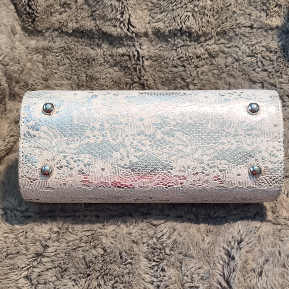 Nina Audra Vintage Style White Lace Clutch - Picture 3 of 3